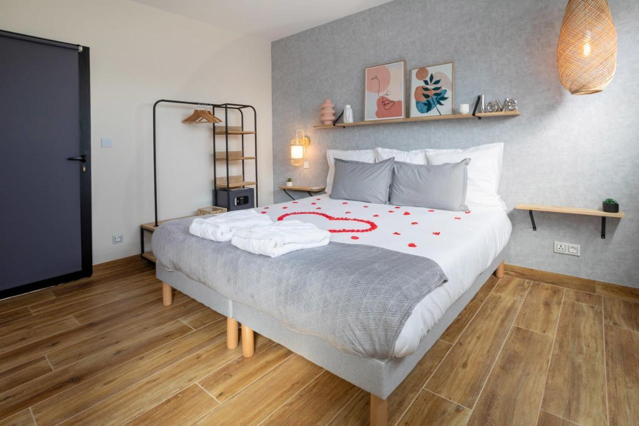 L'Entre Deux-Suite Romantique - Jacuzzi Privatif - Clim Reversible - Wifi Le Somail 외부 사진